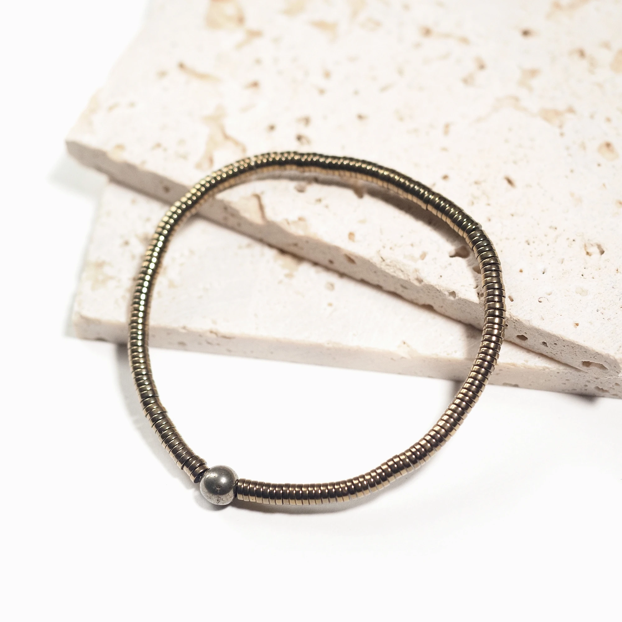 Браслет с камнем по числу рождения