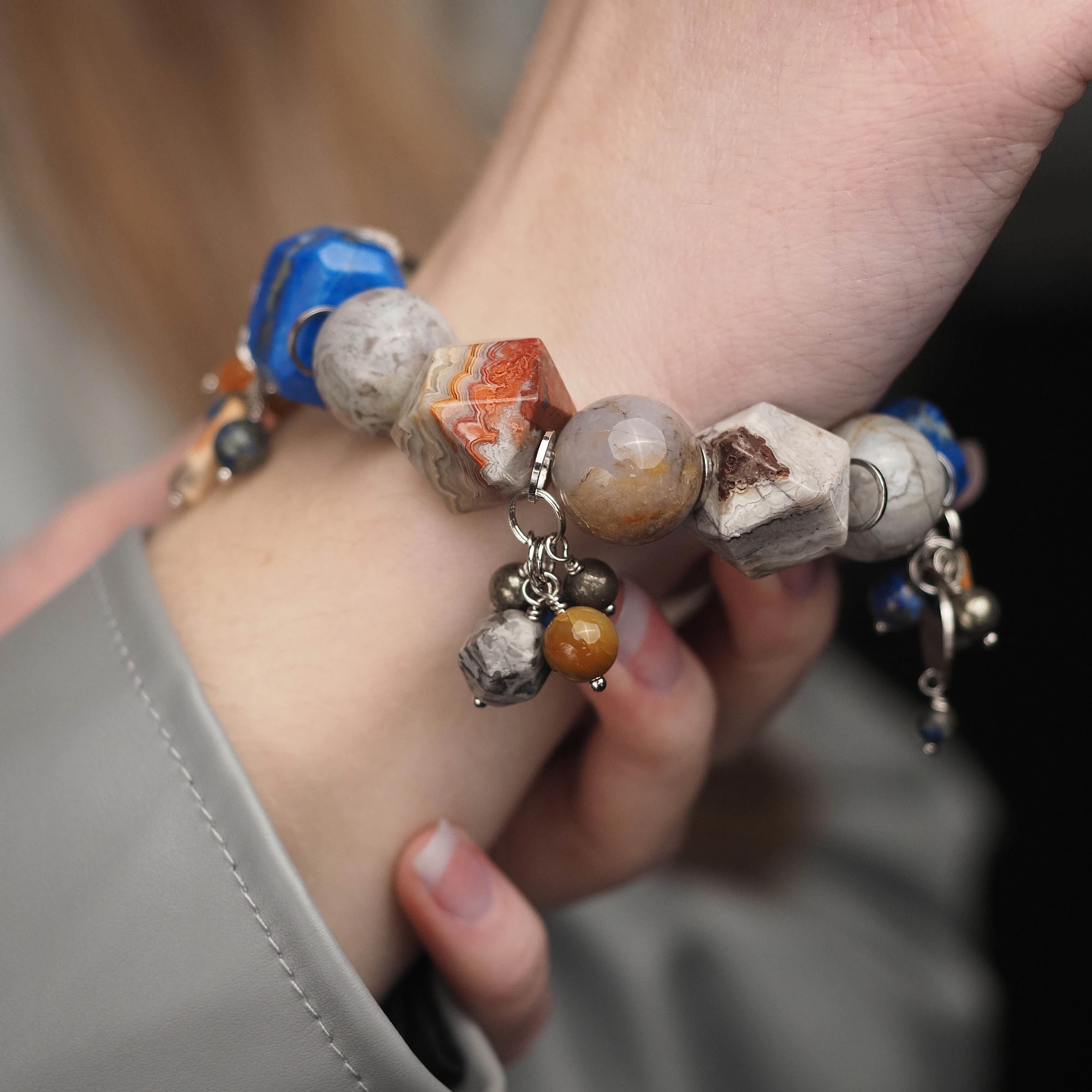 Браслет женский из Агата, Горного хрусталя, Лазурита и Пирита