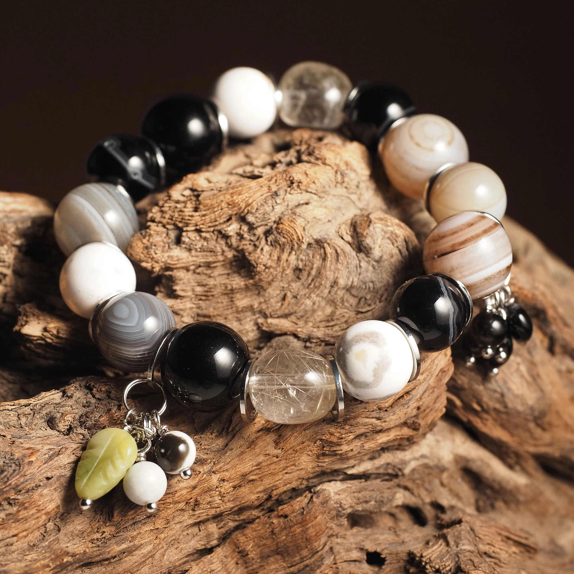 Браслет женский для 28-го числа рождения