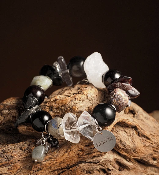 Браслет женский из Горного хрусталя, Граната, Лабрадора, Мориона и Обсидиана
