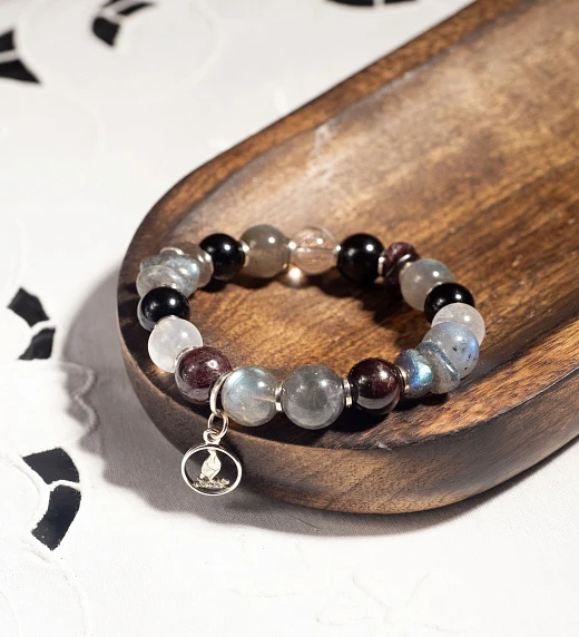 Браслет лаконичный из Горного хрусталя, Граната, Лабрадора, Лунного камня и Мориона