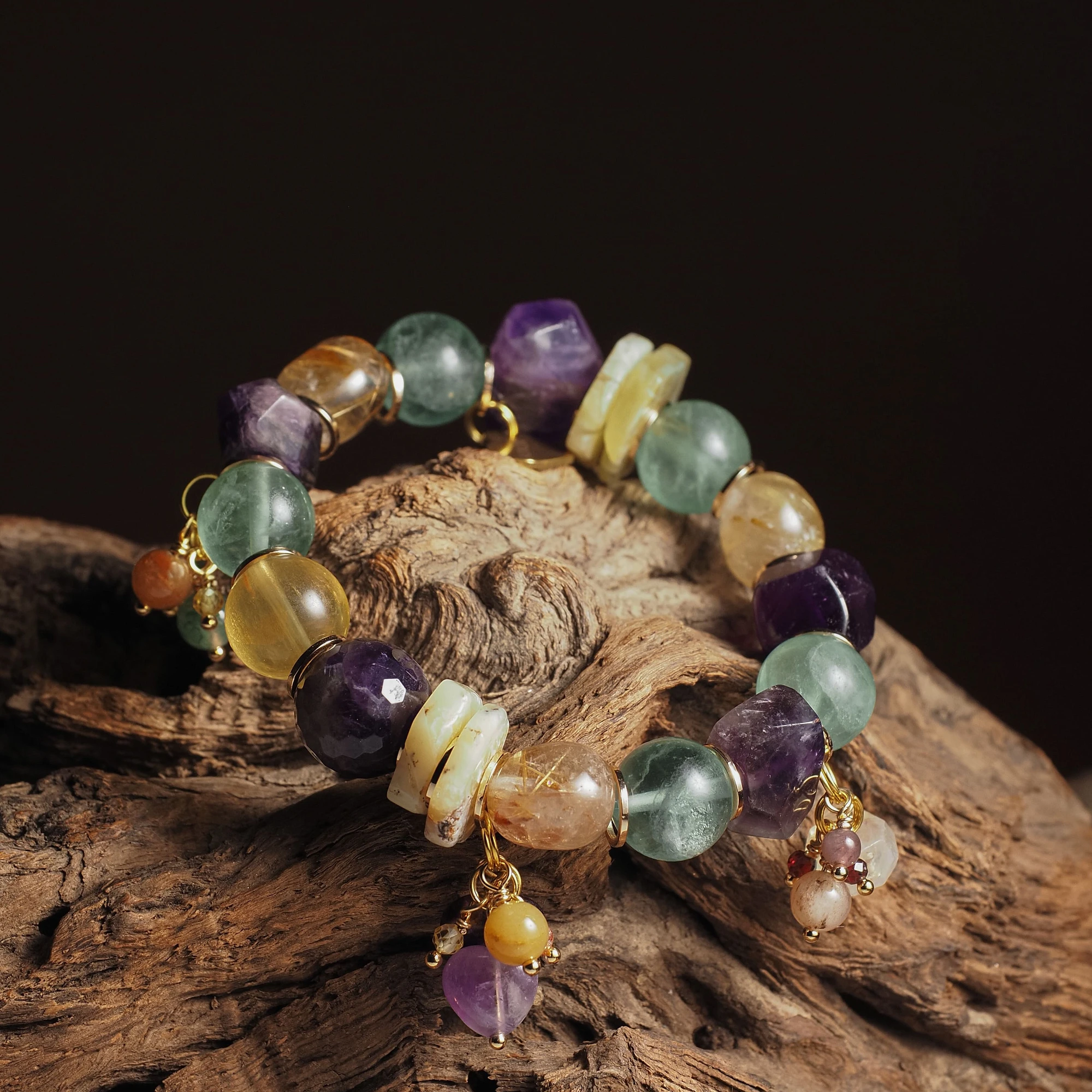 Браслет женский из Аметиста, Опала, Рутилового кварца и Флюорита