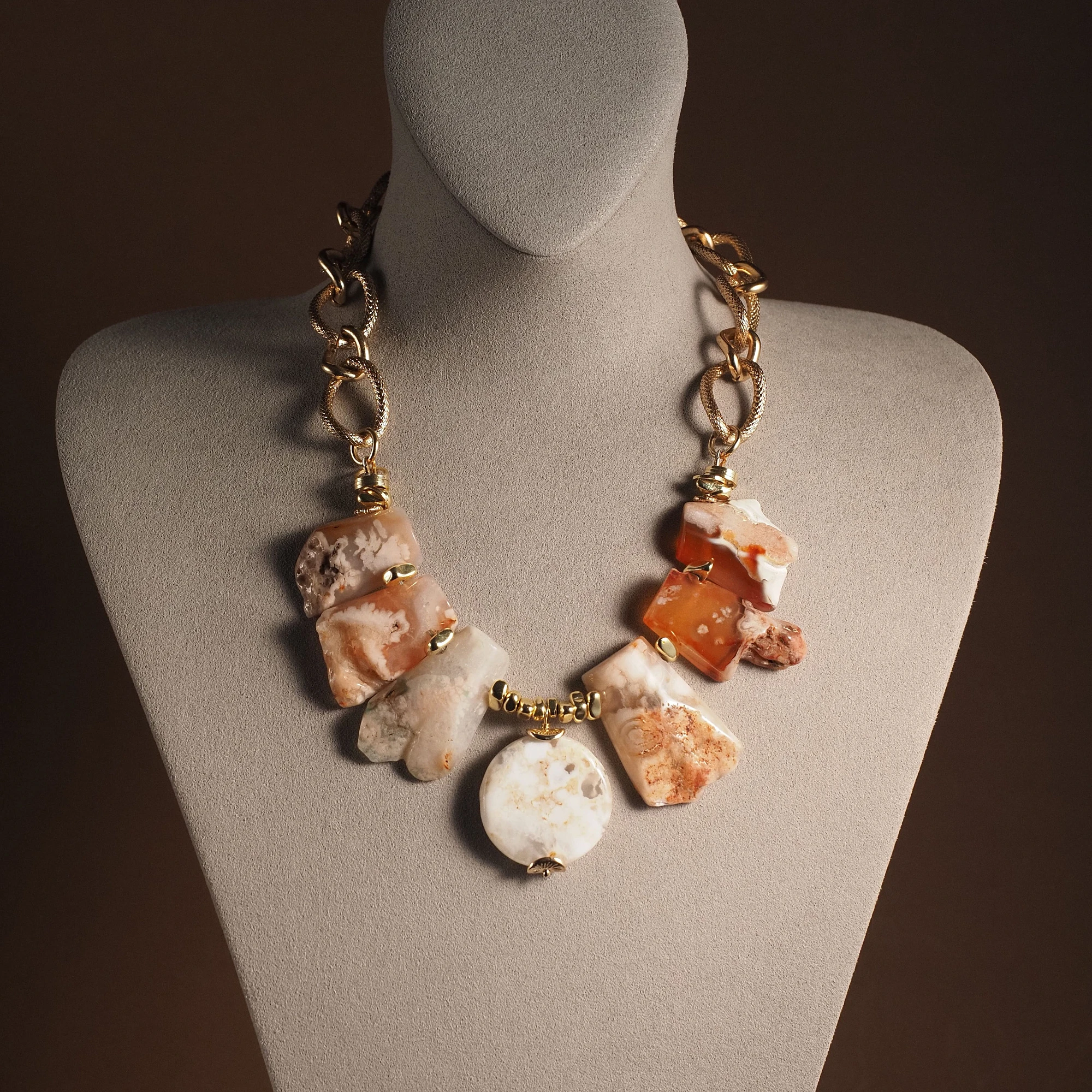 Колье из Сакурового Агата