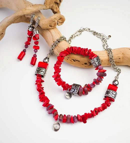 Колье из Коралла и Корунда