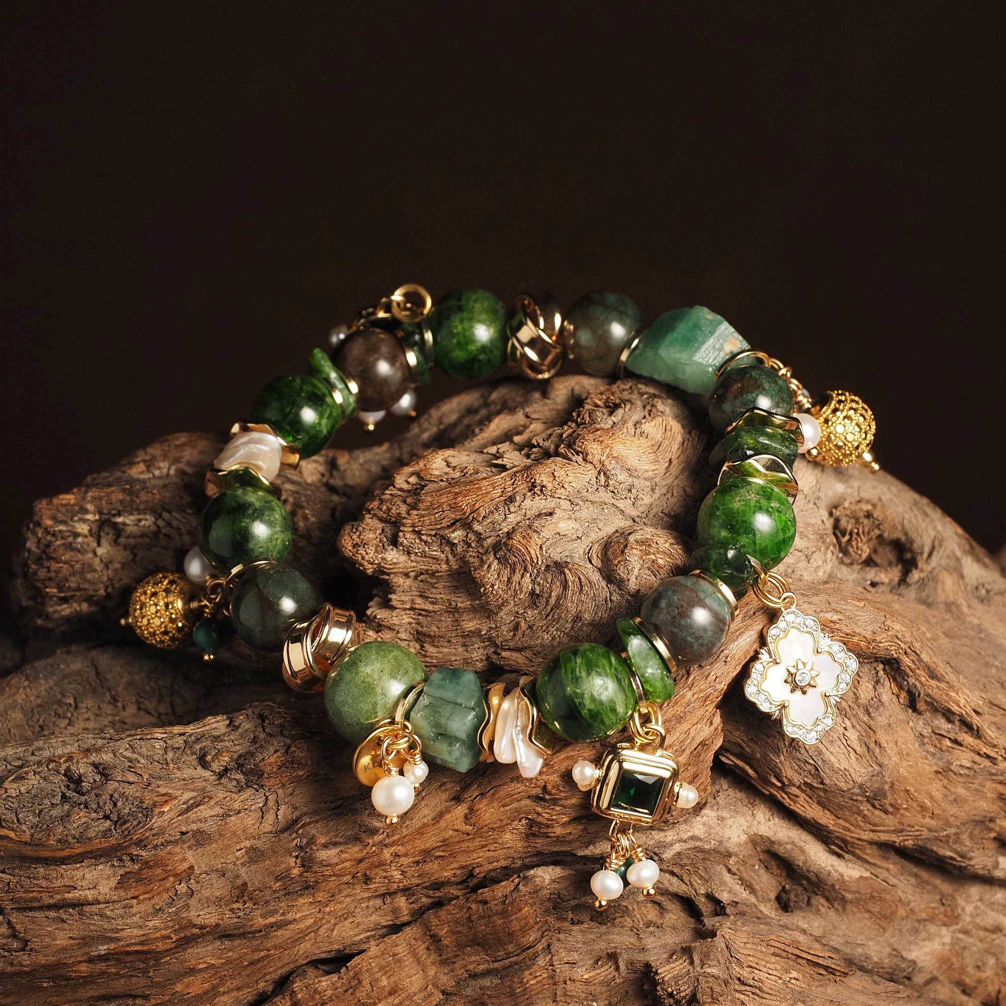 Браслет из Изумруда и Жемчуга женский