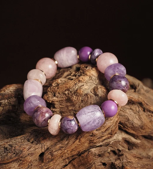 Браслет женский из Аметиста, Берилла, Кунцита, Чароита и Фосфосидерита 