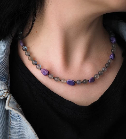 Чокер женский из Чароита и Лабрадора