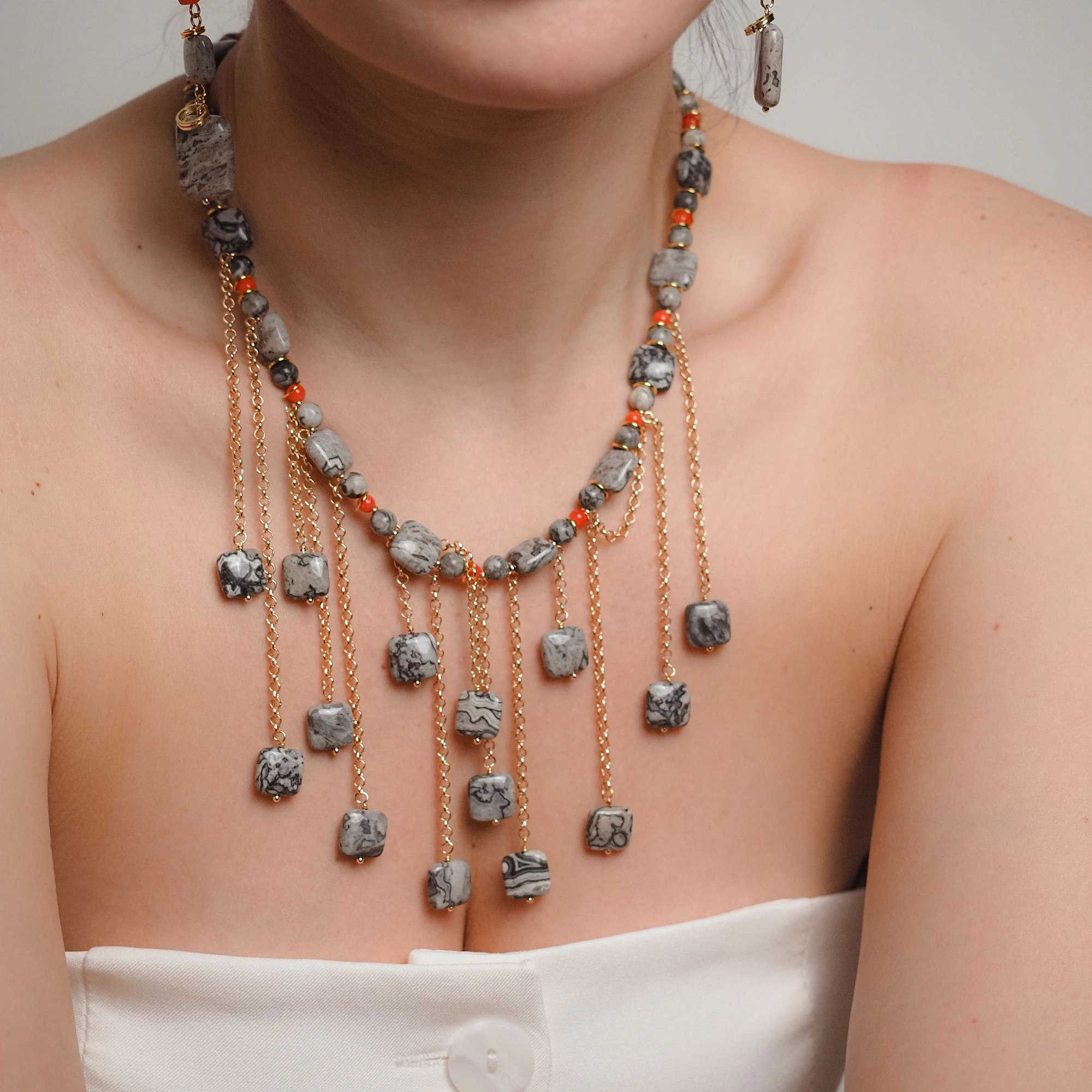 Колье из Яшмы и Коралла