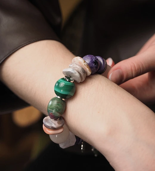 Браслет женский из Розового кварца, розового Агата, Малахита, Чароита и Рубина в Фуксите