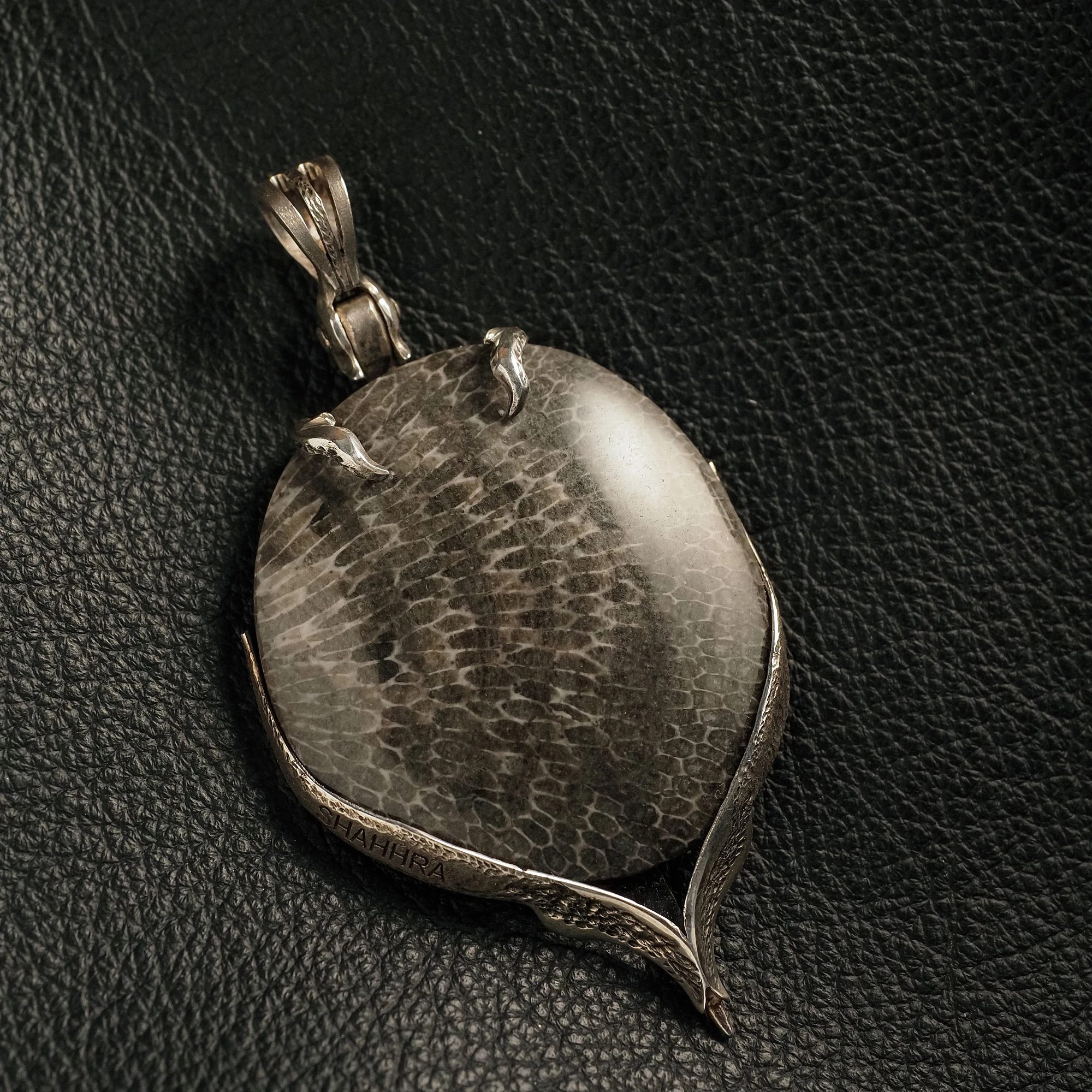 Кулон из Коралла