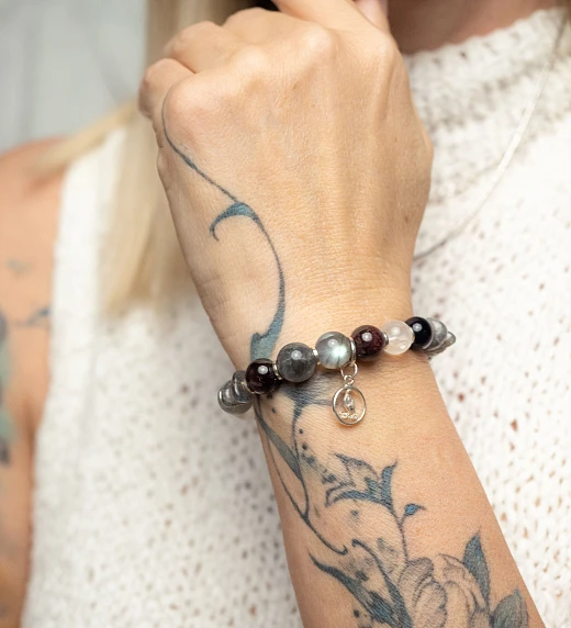 Браслет лаконичный из Горного хрусталя, Граната, Лабрадора, Лунного камня и Мориона