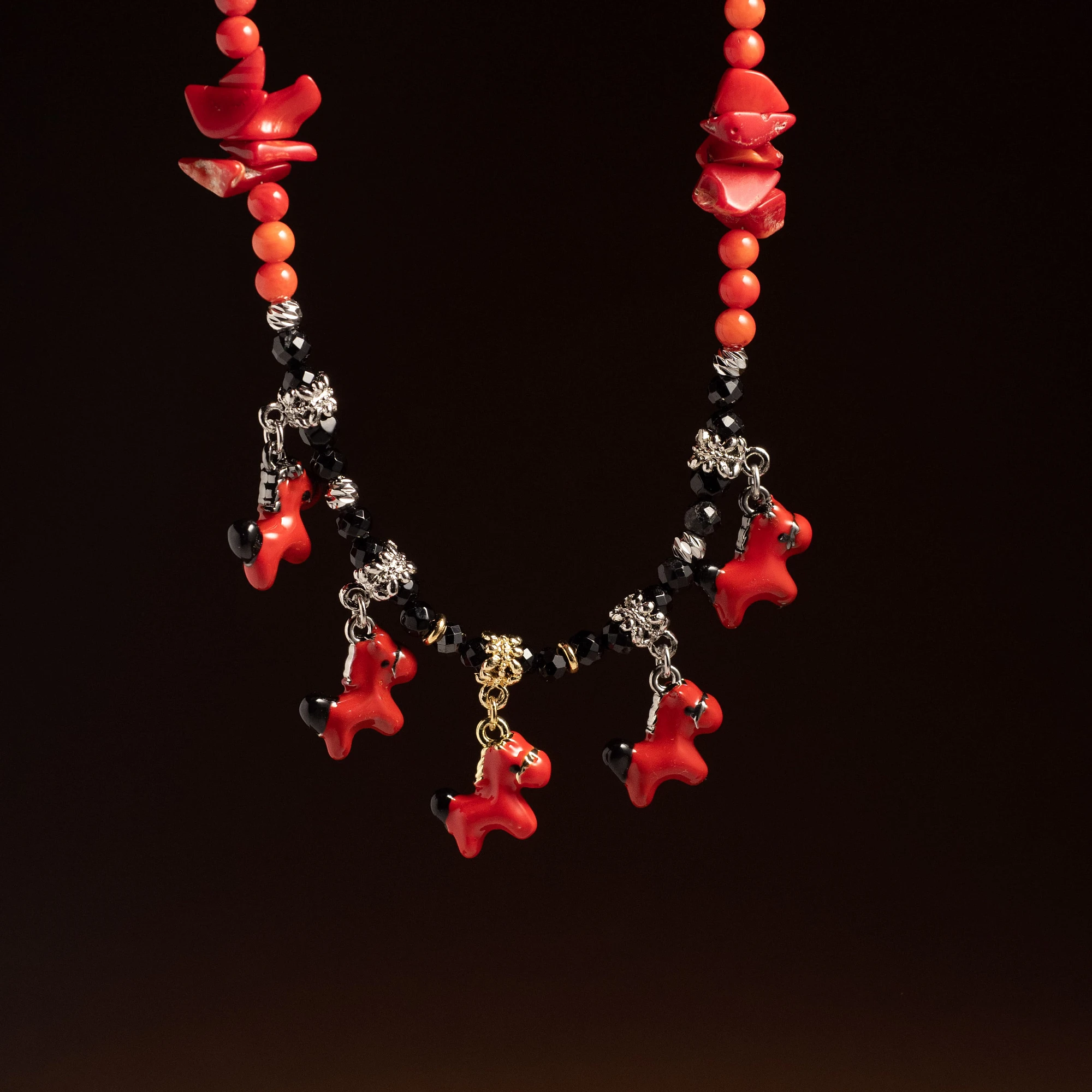 Чокер женский из Коралла и Шпинели