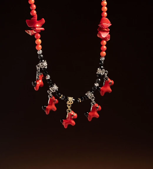 Чокер женский из Коралла и Шпинели