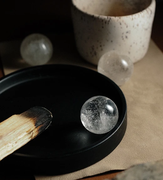 Каменный шар из Горного хрусталя