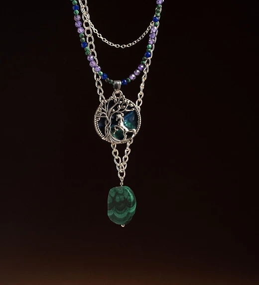 Чокер женский из Малахита и Шпинели