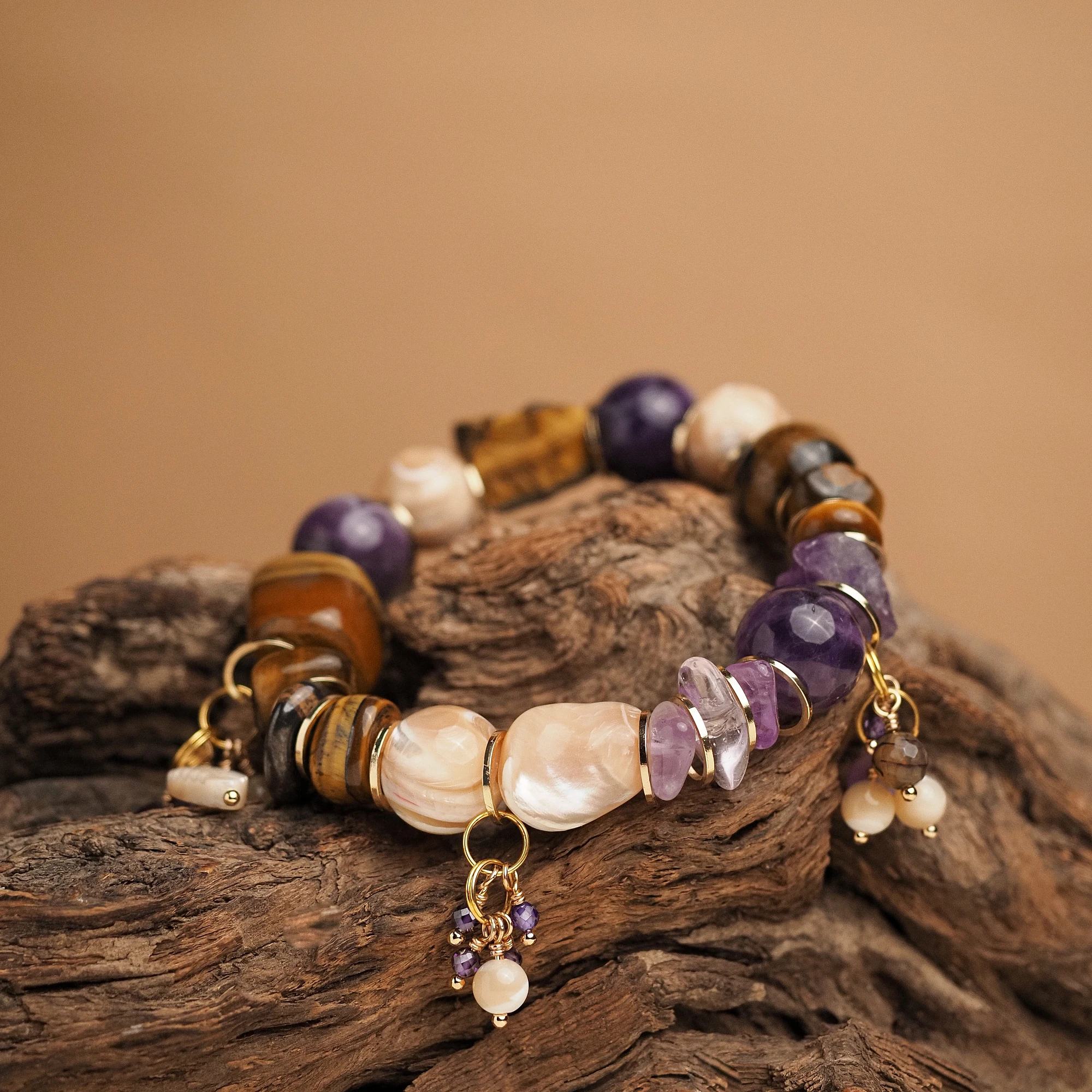 Браслет женский из Аметиста, Перламутра и Тигрового глаза