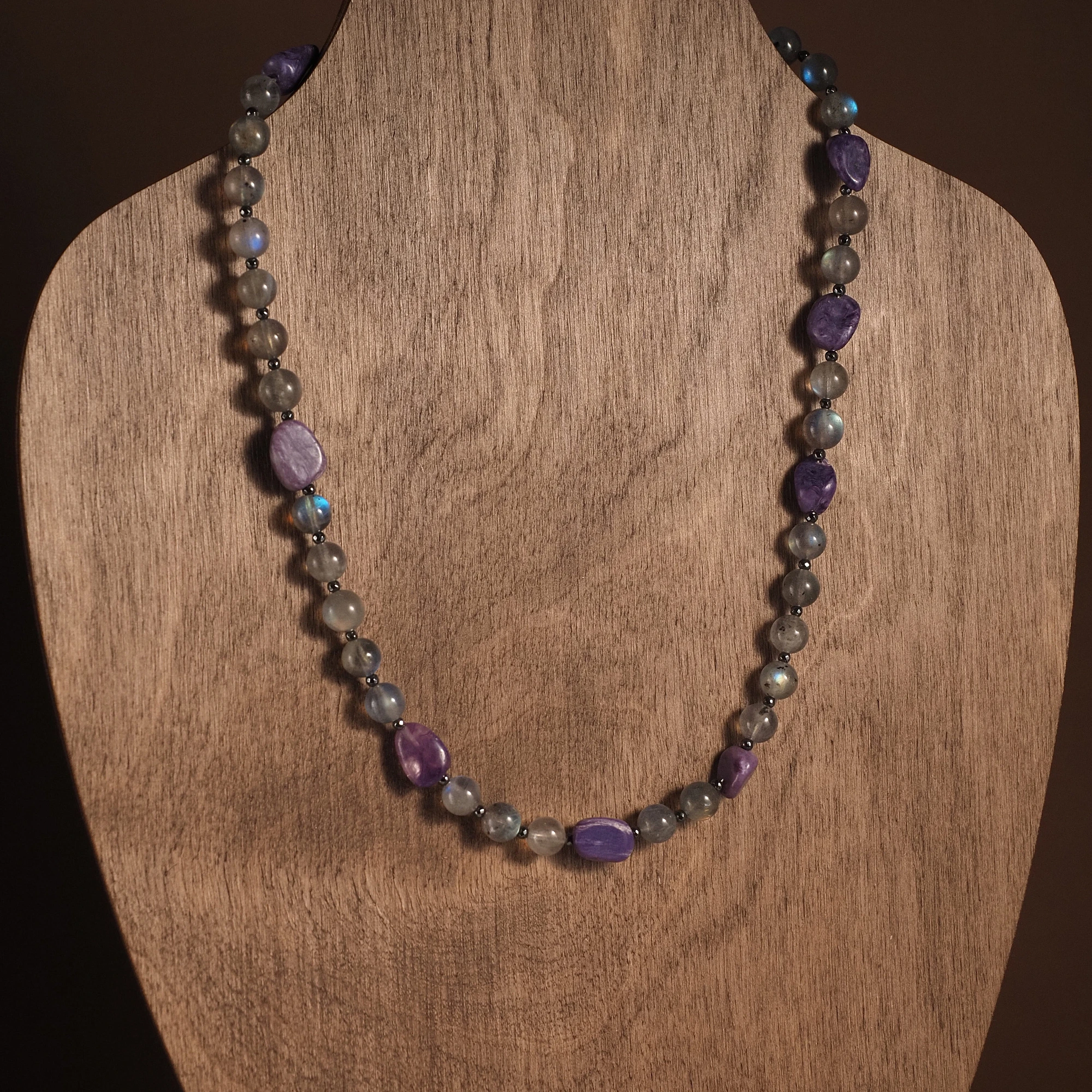 Чокер из Чароита и Лабрадора женский