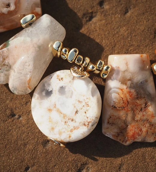 Колье из Сакурового Агата