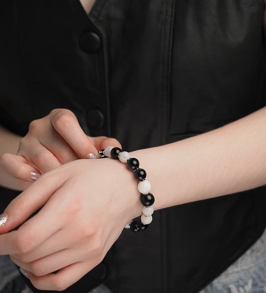 Браслет лаконичный для 24-го числа рождения