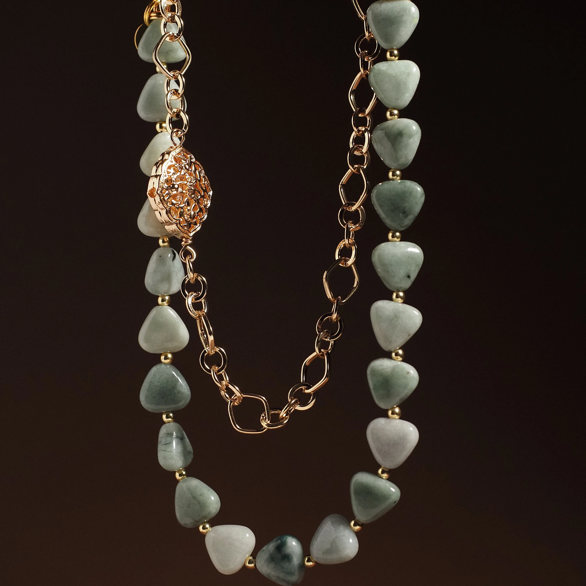 Колье из Нефрита