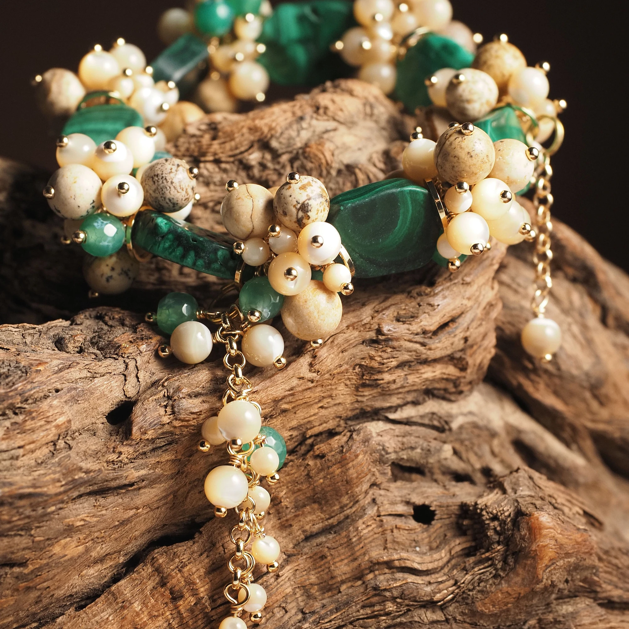 Браслет женский из Малахита, Агата, Перламутра и Яшмы