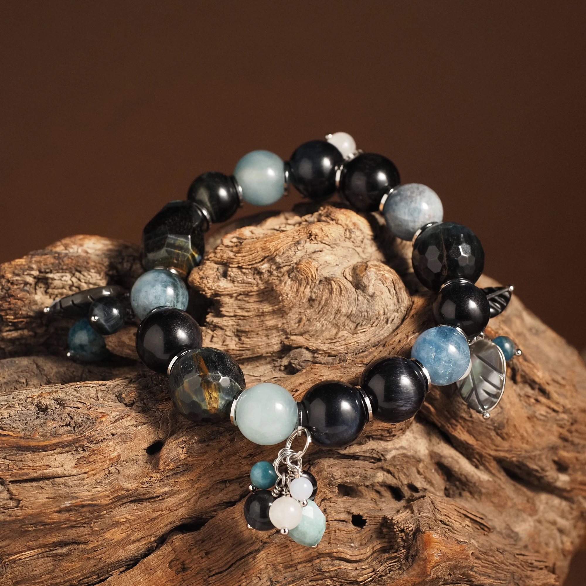 Браслет из Аквамарина, Апатита, Тигрово-Соколиного глаза и Соколиного глаза женский