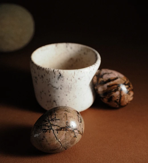 Камень для пространства из Родонита