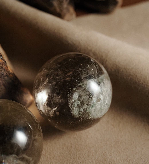 Каменный шар из Раухтопаза