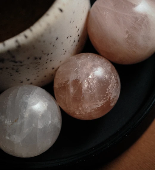 Каменный шар из Розового Кварца
