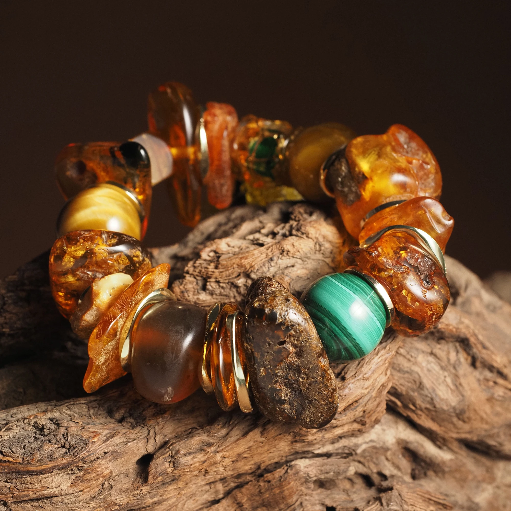 Браслет женский из Янтаря, Малахита и Тигрово-Соколиного глаза