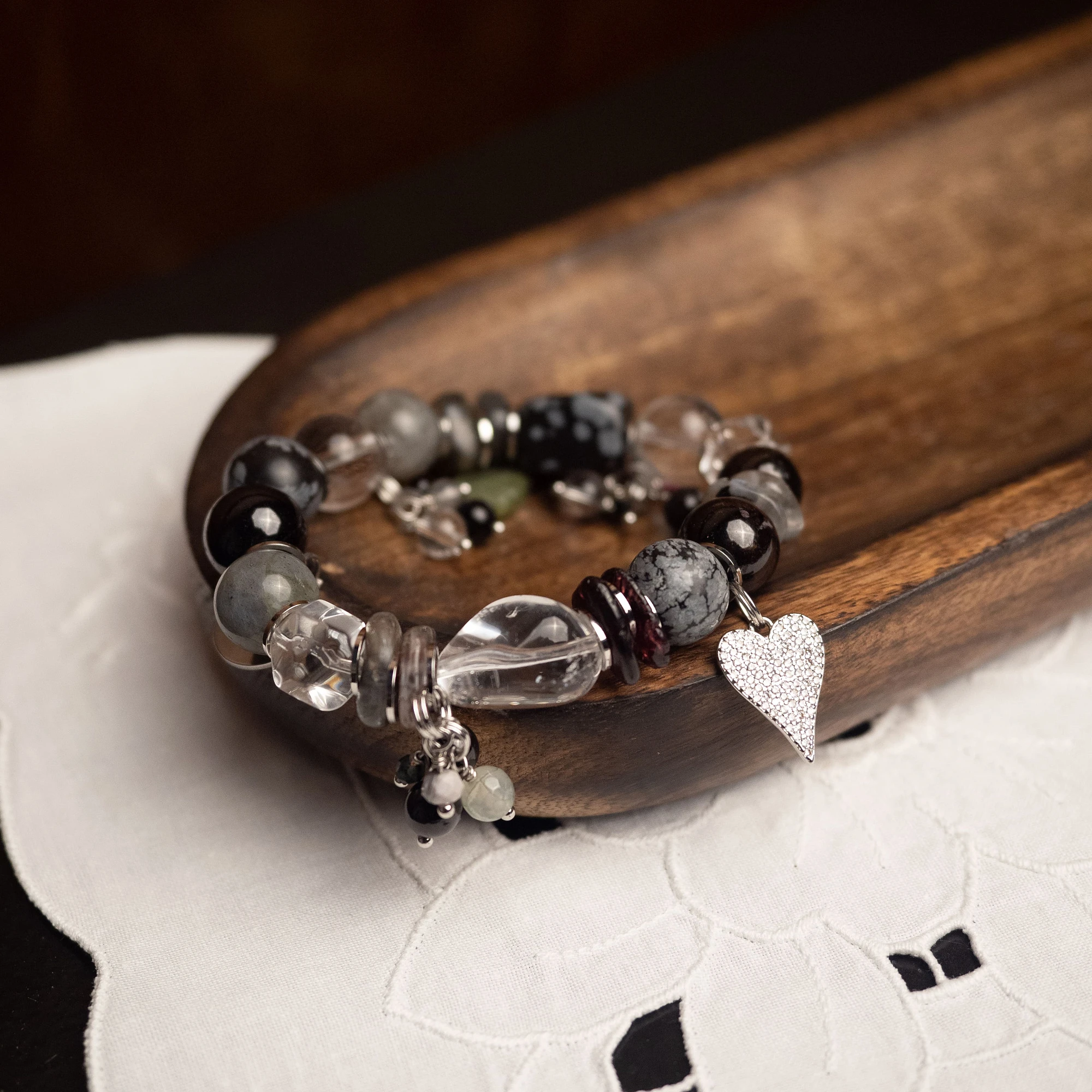 Браслет женский из Горного хрусталя, Граната, Лабрадора, Лунного камня и Обсидиана