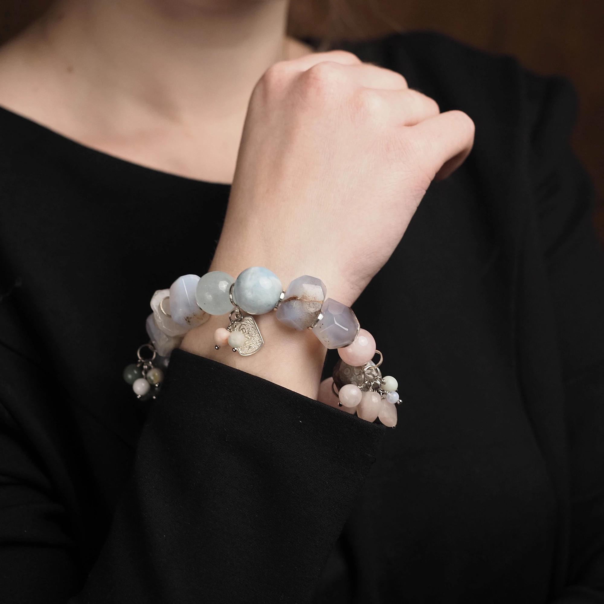 Браслет из Аквамарина, Берилла, Розового кварца, Халцедона и Яшмы женский