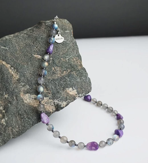 Чокер женский из Чароита и Лабрадора