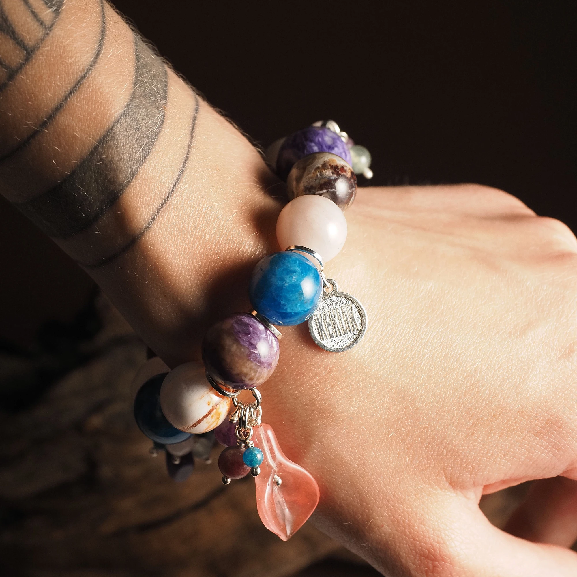 Браслет женский из Агата, Апатита, Розового кварца и Чароита