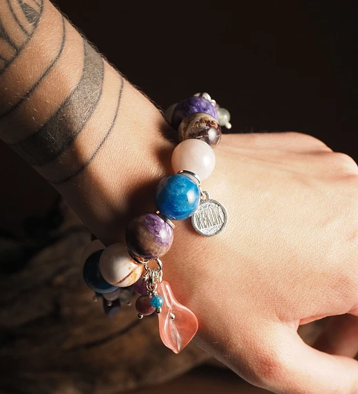 Браслет женский из Агата, Апатита, Розового кварца и Чароита