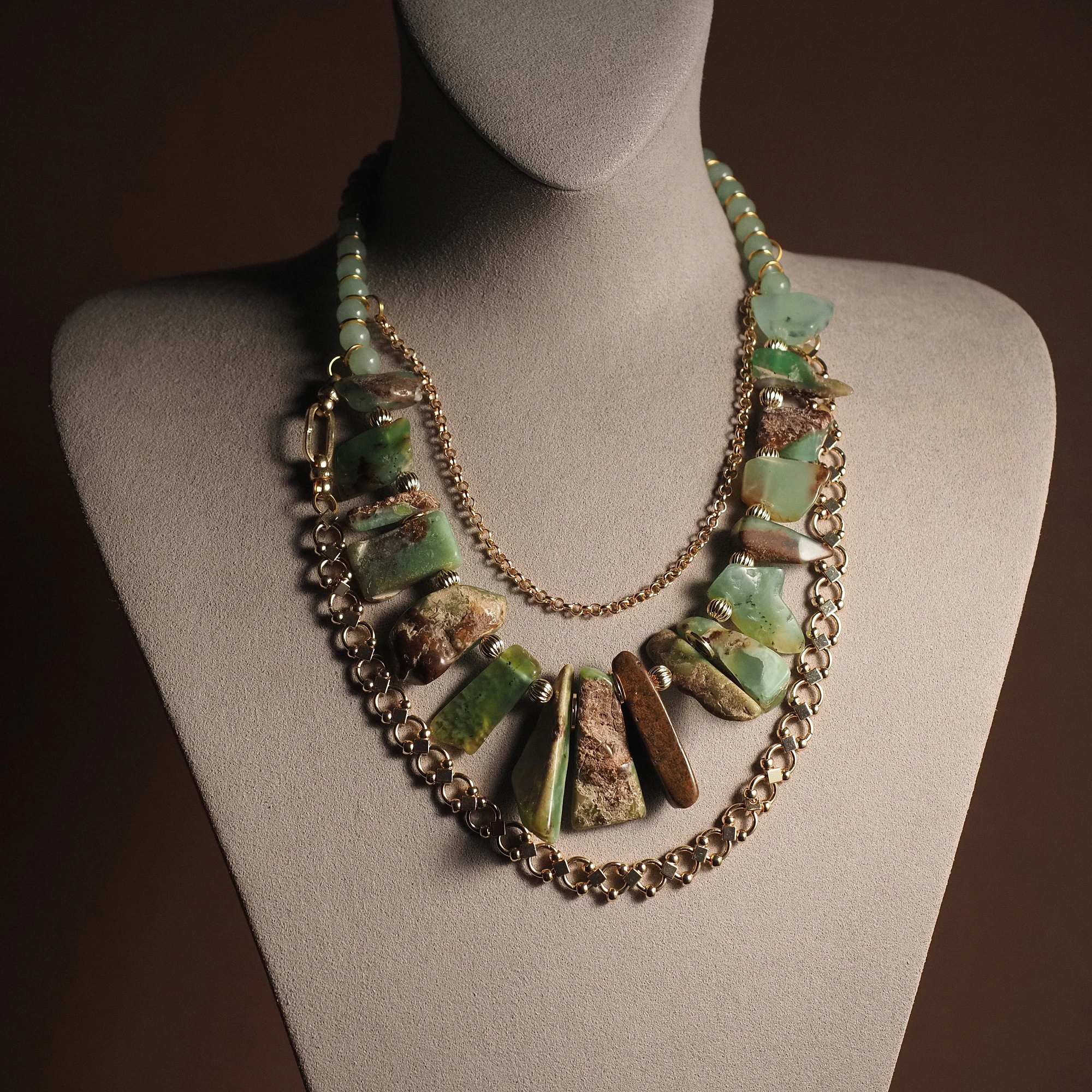 Чокер из Хризопраза женский